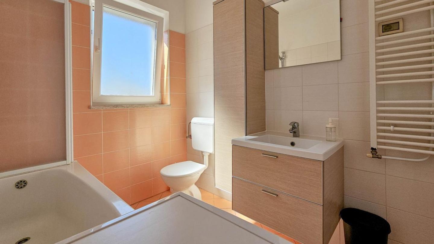 Casa Lutoma Villa Kmeti Ngoại thất bức ảnh