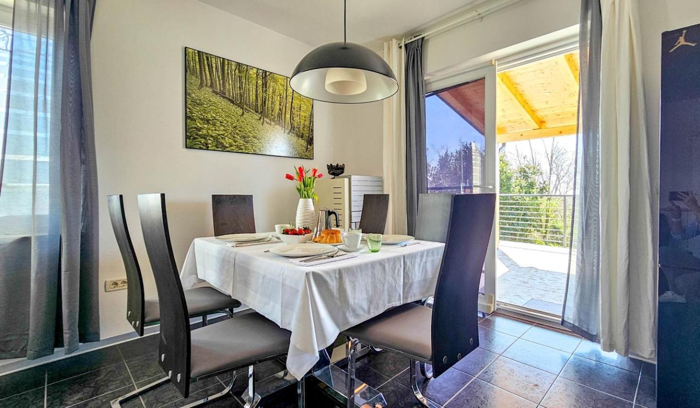 Casa Lutoma Villa Kmeti Ngoại thất bức ảnh